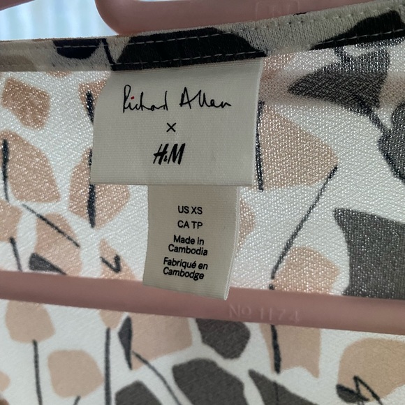 Richard Allan x H&M crêped wrap front dress - Picture 5 of 9